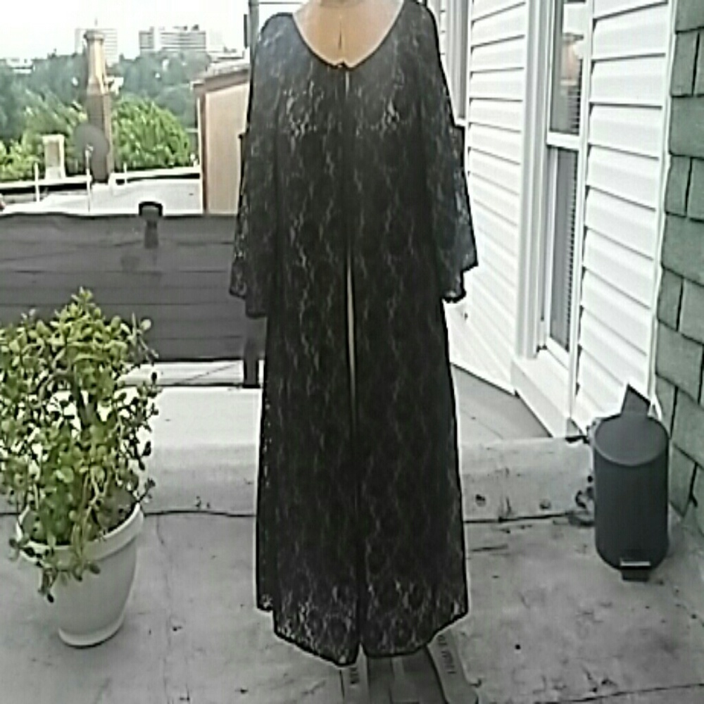 Vintage 50's Black Lace Pengnoir